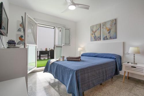 a bedroom with a bed with a blue blanket at Casa Fabi in Arrieta