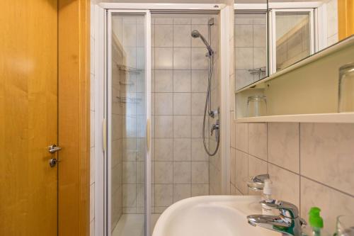 a bathroom with a shower and a sink at Ferienwohnung Ingrid Heyes in Radolfzell am Bodensee