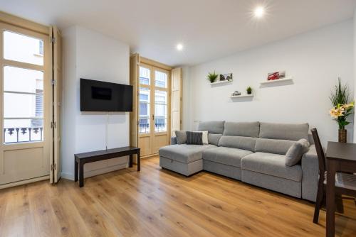 Luxurious And Modern Family Home photo 49