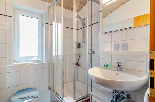 a bathroom with a sink and a shower at Ferienwohnungen Böhme in Konstanz