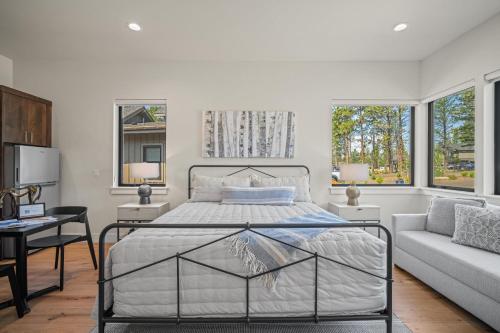 a bedroom with a bed and a couch at 18221-2 Forestbrook Loop in Sunriver