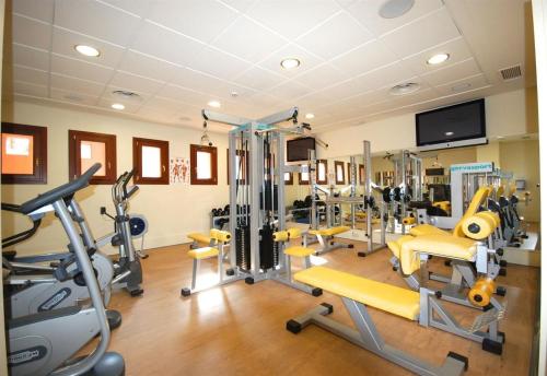 Exclusive frontline beach penthouse photo 25