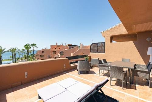 Exclusive frontline beach penthouse photo 14