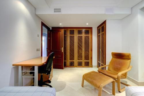 Exclusive frontline beach penthouse photo 22