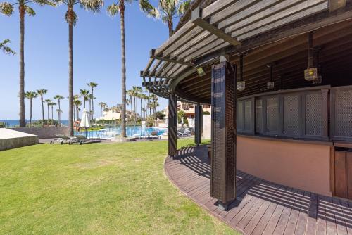 Exclusive frontline beach penthouse photo 29