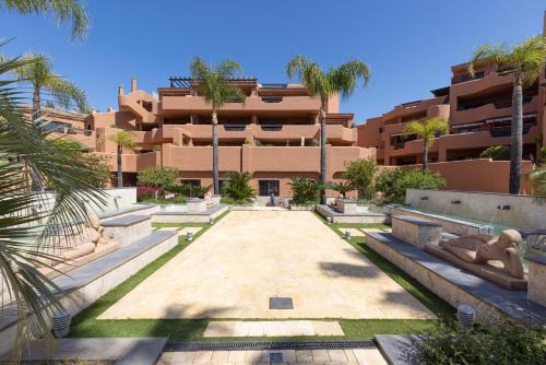 Exclusive frontline beach penthouse photo 30