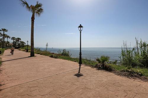 Exclusive frontline beach penthouse photo 32