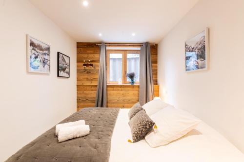 a bedroom with a bed and a window at Lodge Alouette in Champagny-en-Vanoise