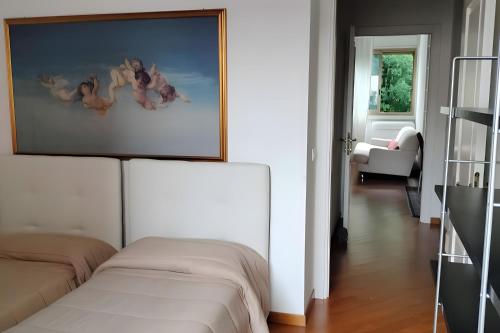 a living room with a couch and a painting on the wall at Residenza sul Livenza in Sacile