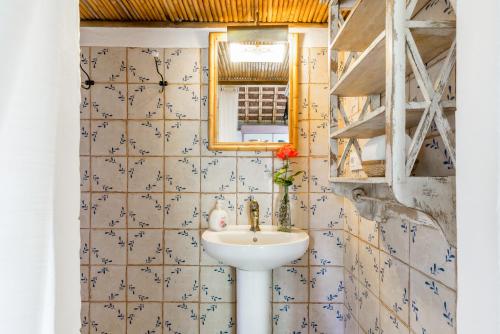 a bathroom with a sink and a mirror at Casa La Castañuela in El Palmar