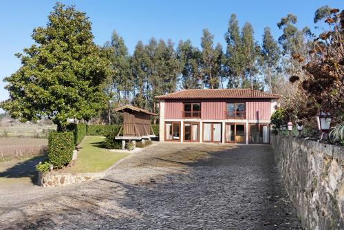 a house with a road leading up to it at Quinta Da Ataíde in Rendufe