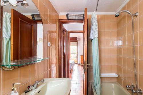a bathroom with a sink and a bath tub at Mila Somo in Somo