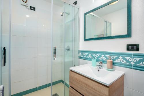 a bathroom with a sink and a shower at 5 Appartamento Isuledda in San Teodoro