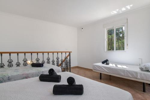 a bedroom with two beds and a window at Chalet Independiete Con Piscina in Cádiz
