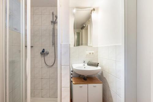 a bathroom with a sink and a shower at Großes Ferienhaus Engelsdorf in Zweifelscheid