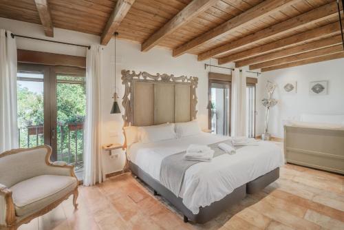 a bedroom with a large bed and a chair at La Antigua Taberna - Nieva in Nieva