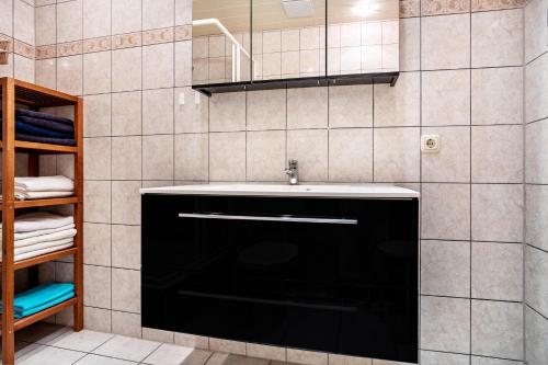 a bathroom with a sink and a mirror at Ferienwohnung Blütenzauber in Sagard