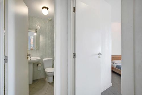 a bathroom with a toilet and a sink at Edificio Los Martines in El Médano