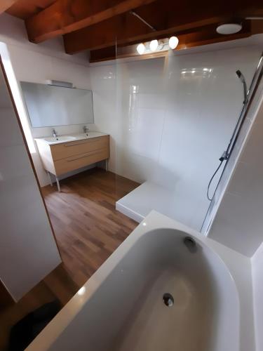 a bathroom with a sink and a bath tub at Chambre et Table d’Hôtes du Terroir in Borne