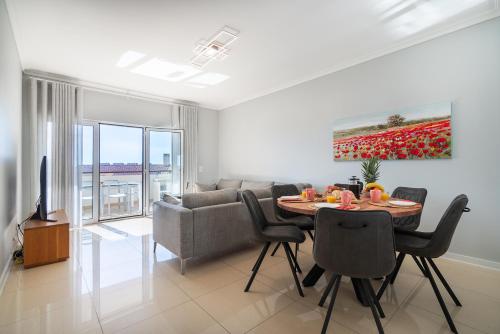 Bright And Modern 2 Bed Apartment