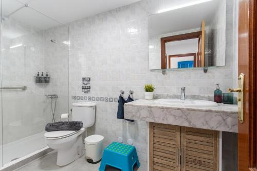 a bathroom with a toilet and a sink and a shower at Casa Dragos in Costa Teguise