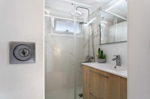 a bathroom with a shower and a sink and a mirror at Casa Adayeim 1 in Icod de los Vinos