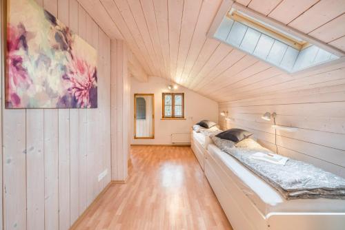 a room with two beds and a window at Wohnung Sonntraten in Gaißach