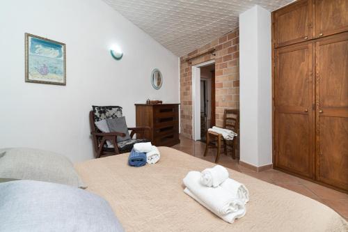 a bedroom with two towels on a bed at Casa Su Craminu in Dorgali