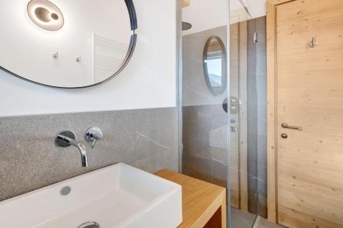 a bathroom with a sink and a mirror at Violet a due passi da Bormio in Valdidentro