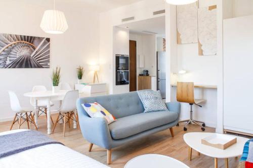 Uma área de estar em Appartement Design Scandinave - Vue sur Mer