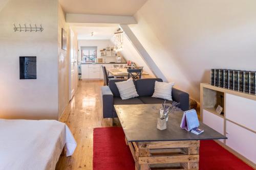 a living room with a couch and a table at Behagliche Wohnung Hüfingen in Hüfingen