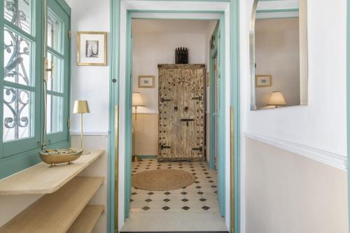 a hallway with a door leading into a room at Casa Castillo con Jardín in Vejer de la Frontera