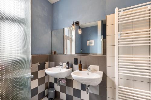 a bathroom with two sinks and a mirror at Altes Pfarrhaus - Wohnung Farbwelt in Hüttenrode