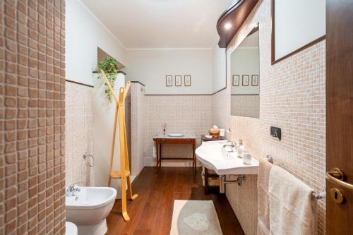 a bathroom with a white toilet and a sink at Casa Cenate Due in Nardò