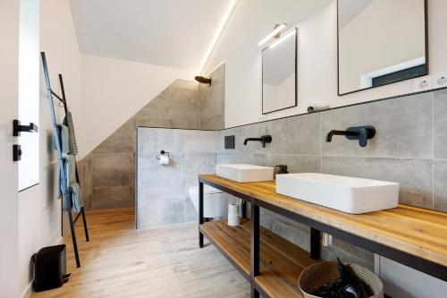 a bathroom with two sinks on a wooden counter at Studio mt nine in Neu Wulmstorf