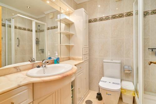 a bathroom with a sink and a toilet at Sea Views Centro Internacional A99 in Torrox