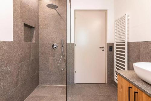 a bathroom with a shower and a sink at Hofer Hof Spieler in Lagundo