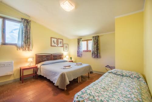 a bedroom with a bed and a table in it at Podere del Pereto Bio- 202 in Rapolano Terme