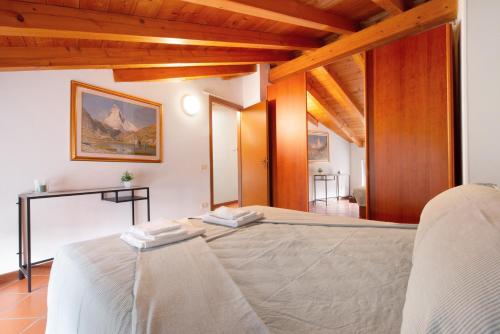 a bedroom with a bed in a room with wooden ceilings at La Corte Di Zio Pippo in Albavilla