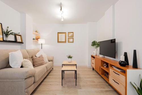 Luxurious And Modern Family Home photo 50