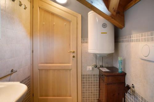 a bathroom with a white sink and a toilet at Il Piccolo Sogno in Temù