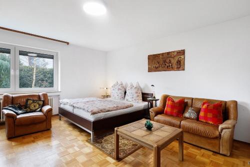 a living room with a couch and a bed at Ferienwohnung Markelfingen in Radolfzell am Bodensee