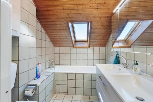 a bathroom with a tub and a sink at Ferienwohnung Markelfingen in Radolfzell am Bodensee