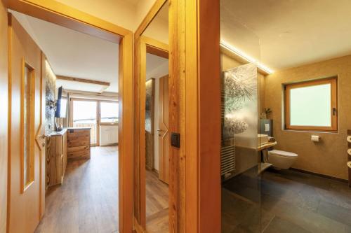 a bathroom with a toilet and a sink at Mühlanderhof Apt Endkopf in Resia