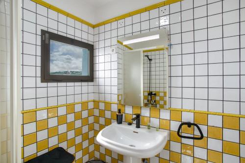 a bathroom with a sink and a mirror at El Granero in Moya