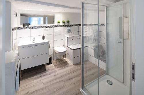 a bathroom with a shower and a sink and a toilet at Ferienwohnung Omi Anni in Schlitz