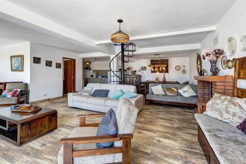 a living room with a couch and a table at Quinta O Refúgio in Azambuja