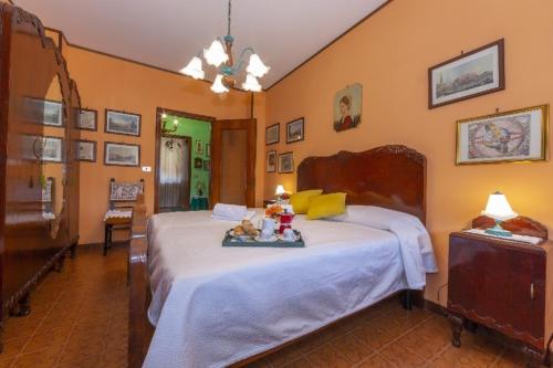 a bedroom with a bed with two teddy bears on it at Jasmine in Cisterna dʼAsti