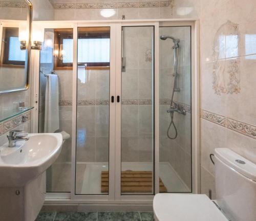 a bathroom with a shower and a toilet and a sink at Villa Vez in Arcos de Valdevez