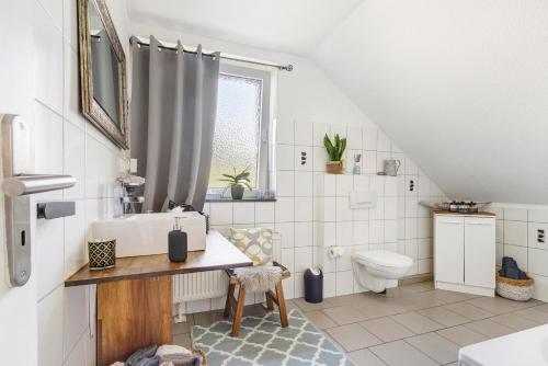 a bathroom with a sink and a toilet at Künzes Domizil in Edemissen